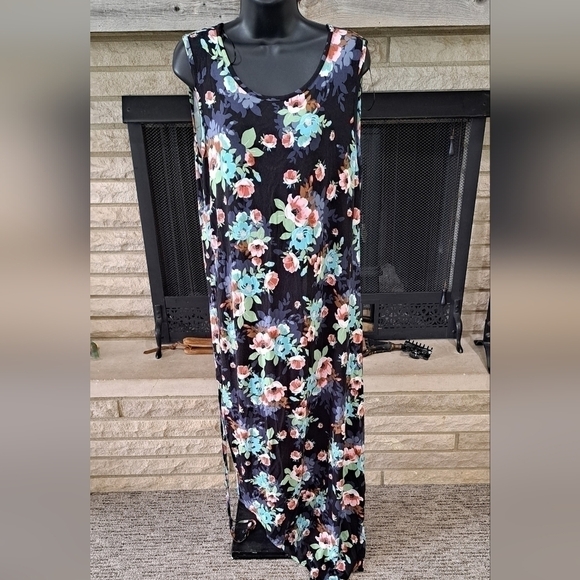 Flutter and Kick Maternity Large Floral Asymmetrical Hem Sleeveless Maxi Dress - Picture 1 of 11